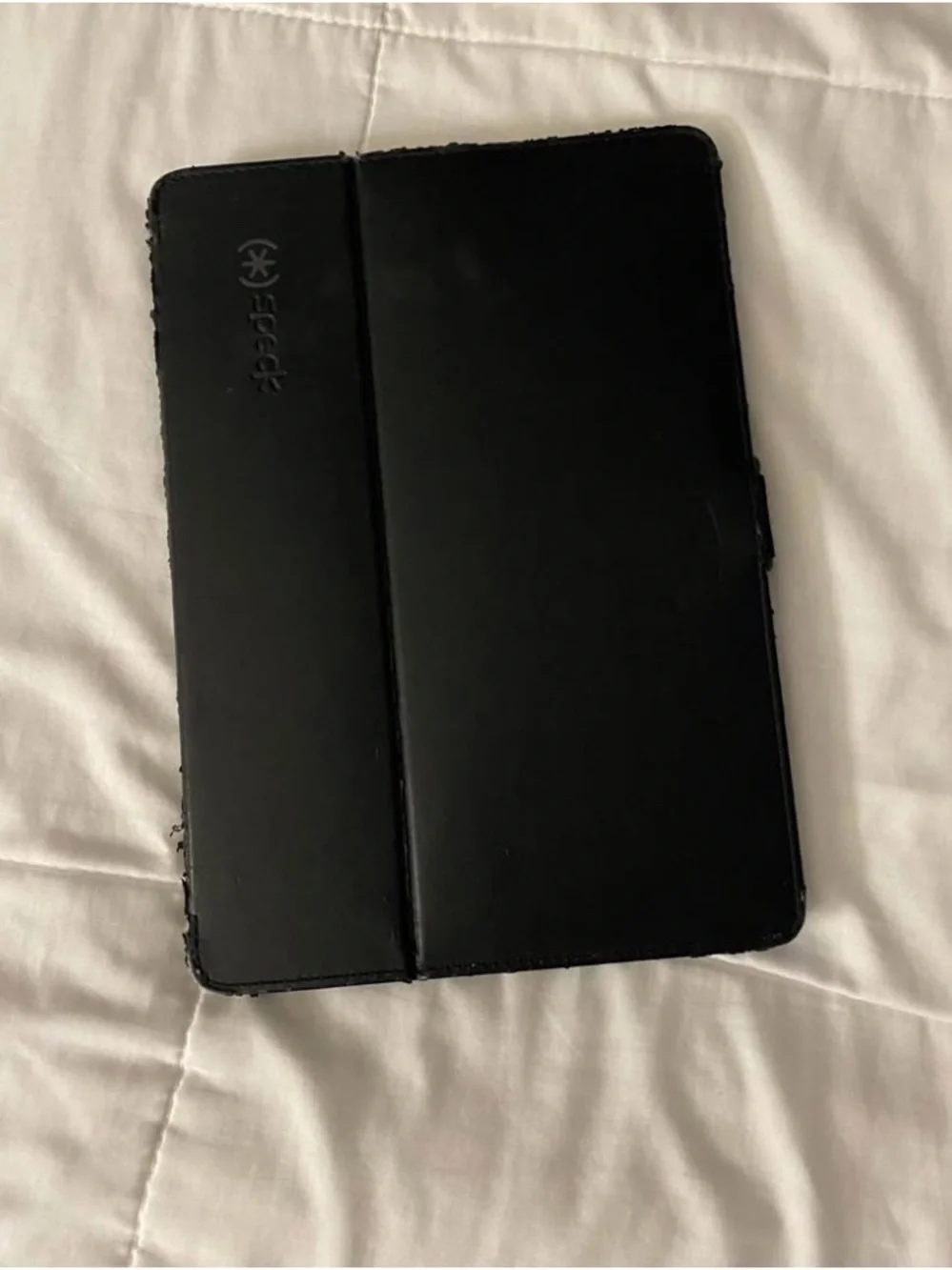 iPad Air 1st Gen MD788LL/A - FOR PARTS/DAMAGED(SHATTERED SCREEN) (Bundle W/ Case